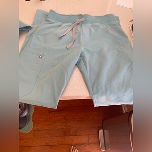 Fig’s Regular (not petite/tall) Cargo Scrub Pant X-Small in Seaglass (Lt. blue)